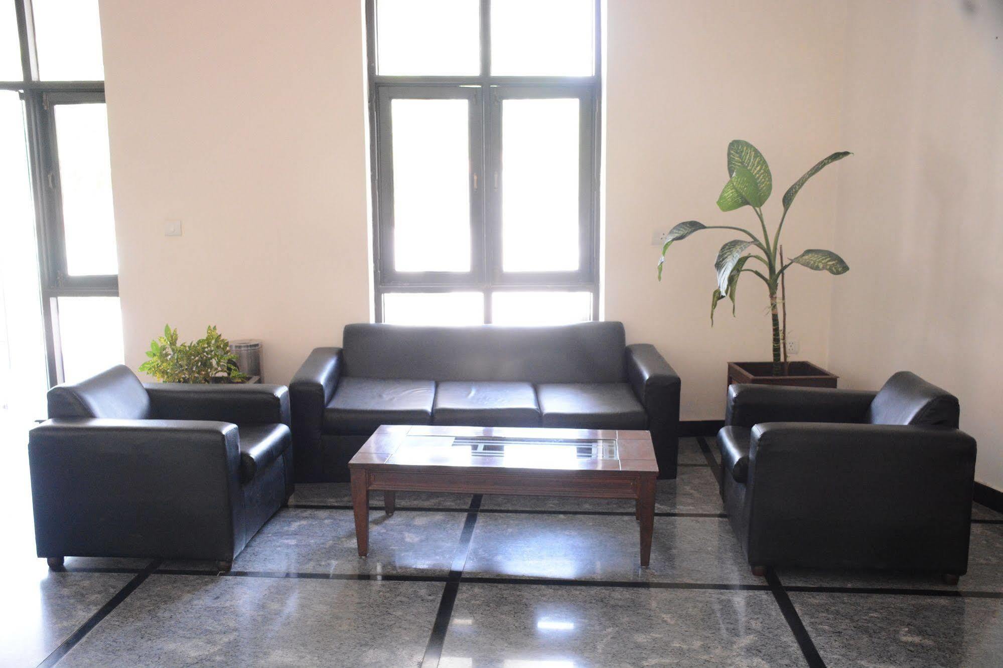 Отель Naturoville Ayurvedic And Yoga Retreat Ришикеш Экстерьер фото